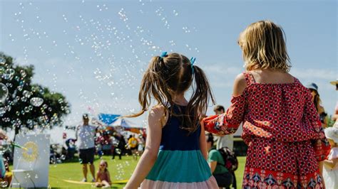 Family Fun in the Sun with the Dollhouse Family .